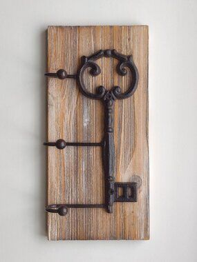 Cast Iron Skeleton Key Shaped Hanging Rack, Wood Mounted Keyhole Hanger, 3 hooks